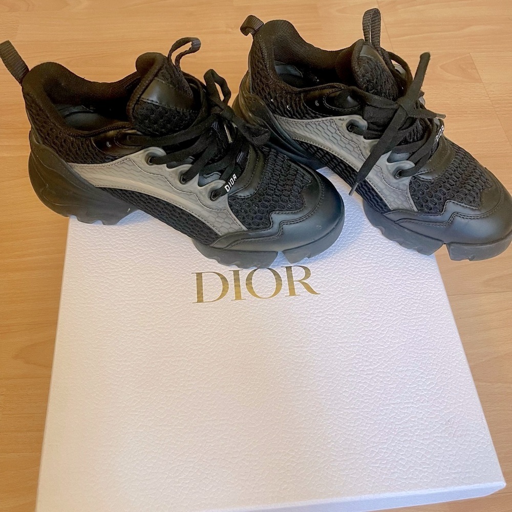 Dior “D- Connect” Laser Cut Leather Mesh Runner Black Sneakers!